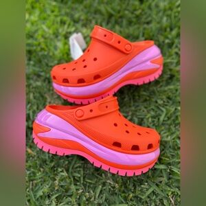 Crocs Mega Crush Clog Womens 8, Mens 6 Lava Red Orange Purple Pink
